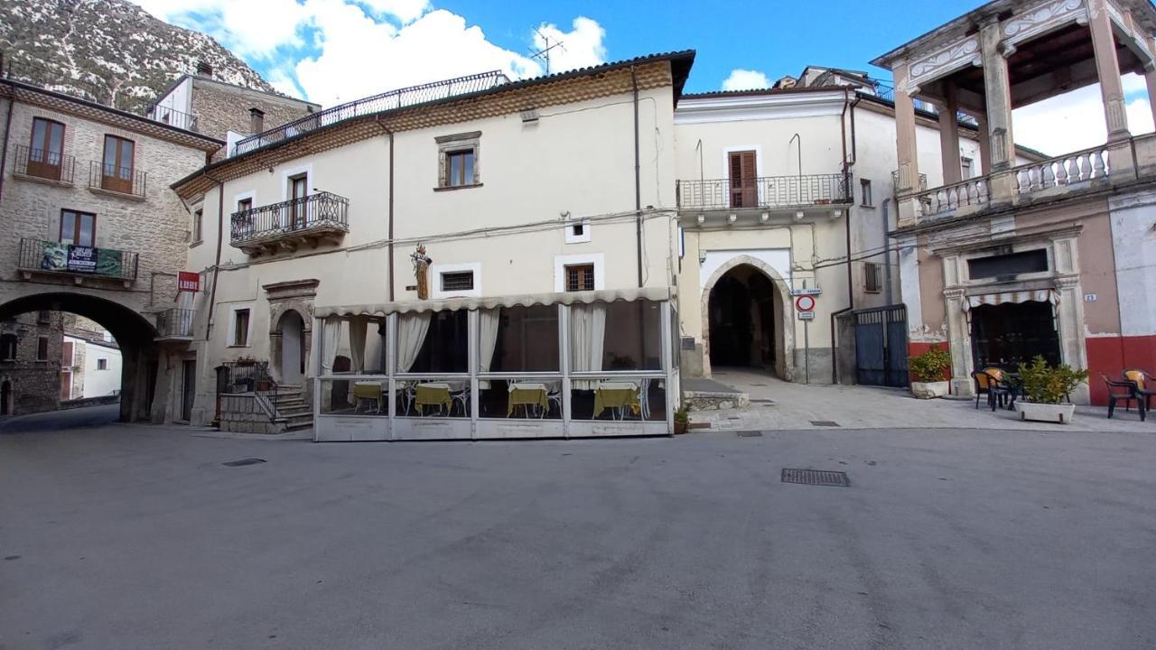 Alloggi Piazza Umberto Primo Pacentro Eksteriør billede